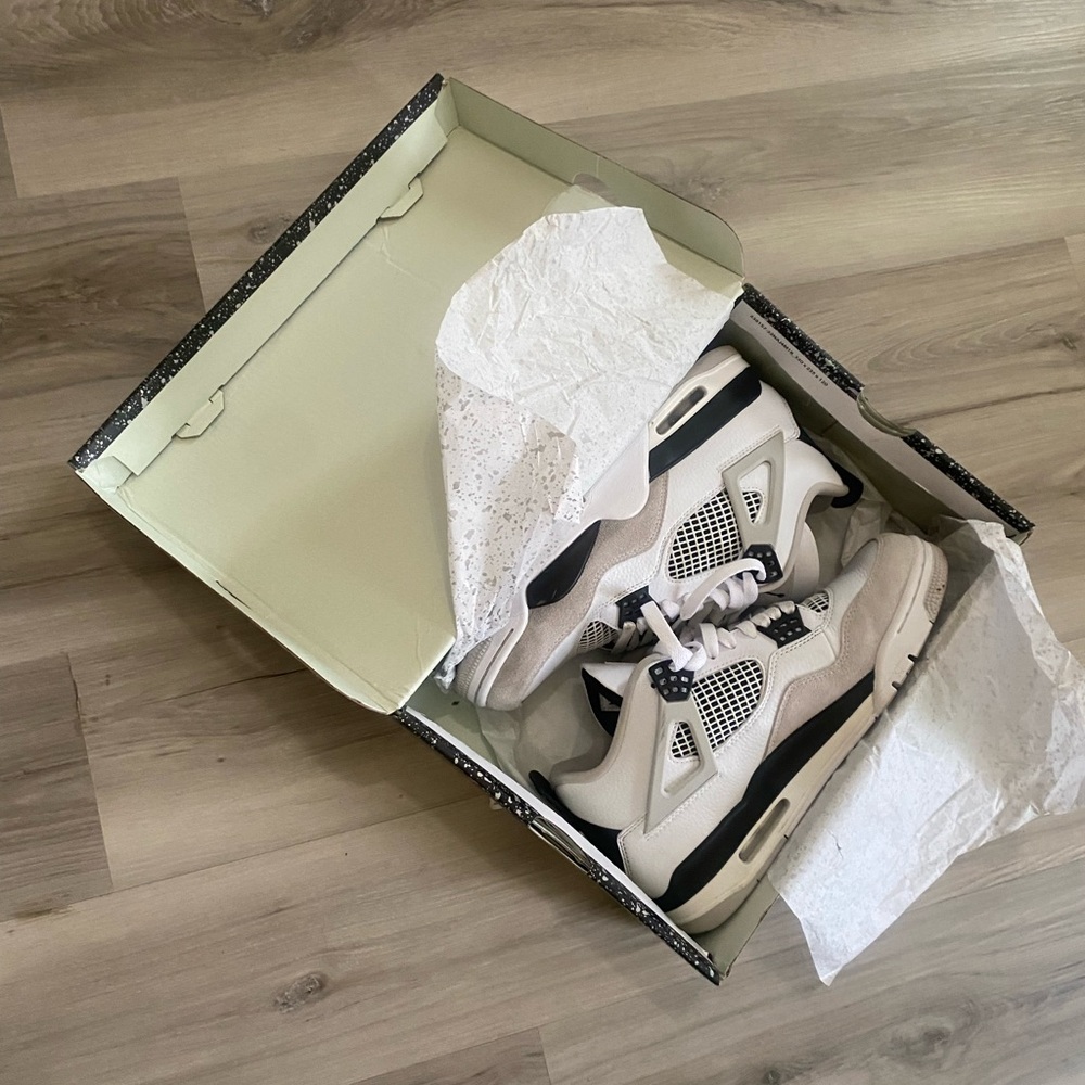 Air Jordan 4 military